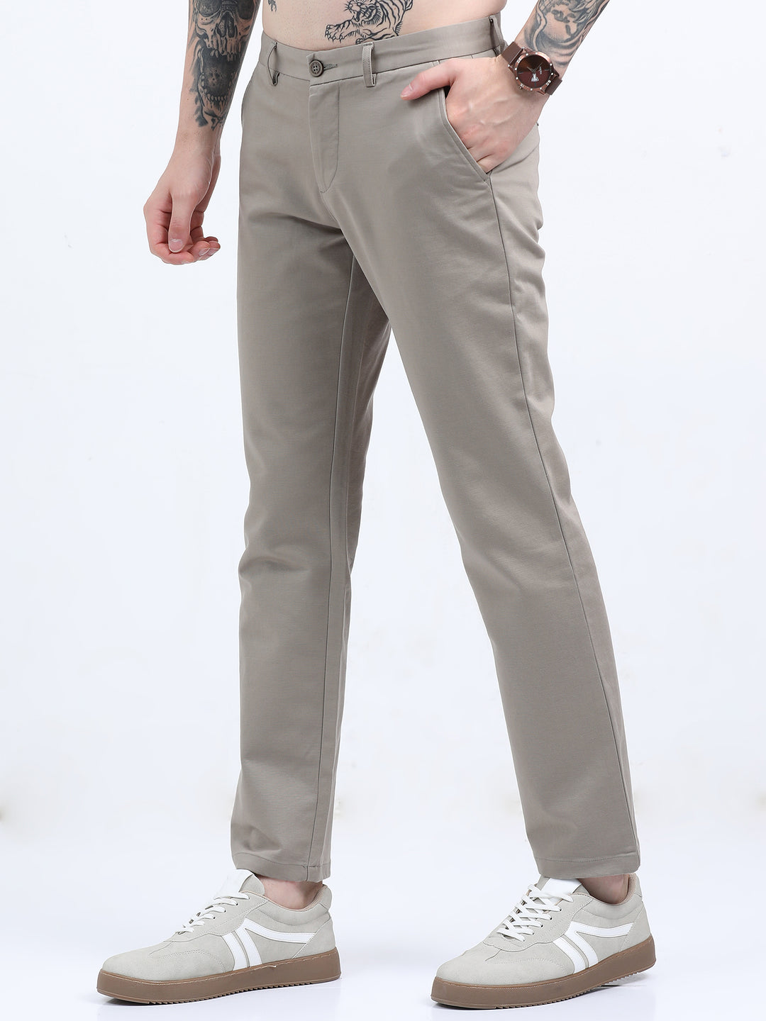 Men's Light taupe chino in a relaxed classic fit Pant