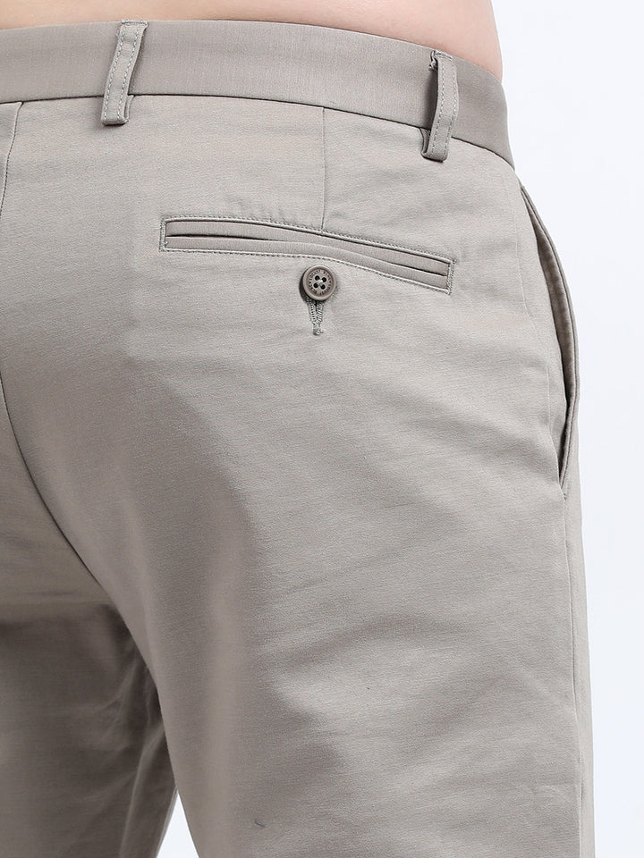Men's Light taupe chino in a relaxed classic fit Pant
