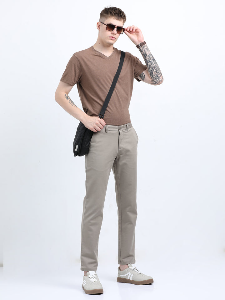 Men's Light taupe chino in a relaxed classic fit Pant